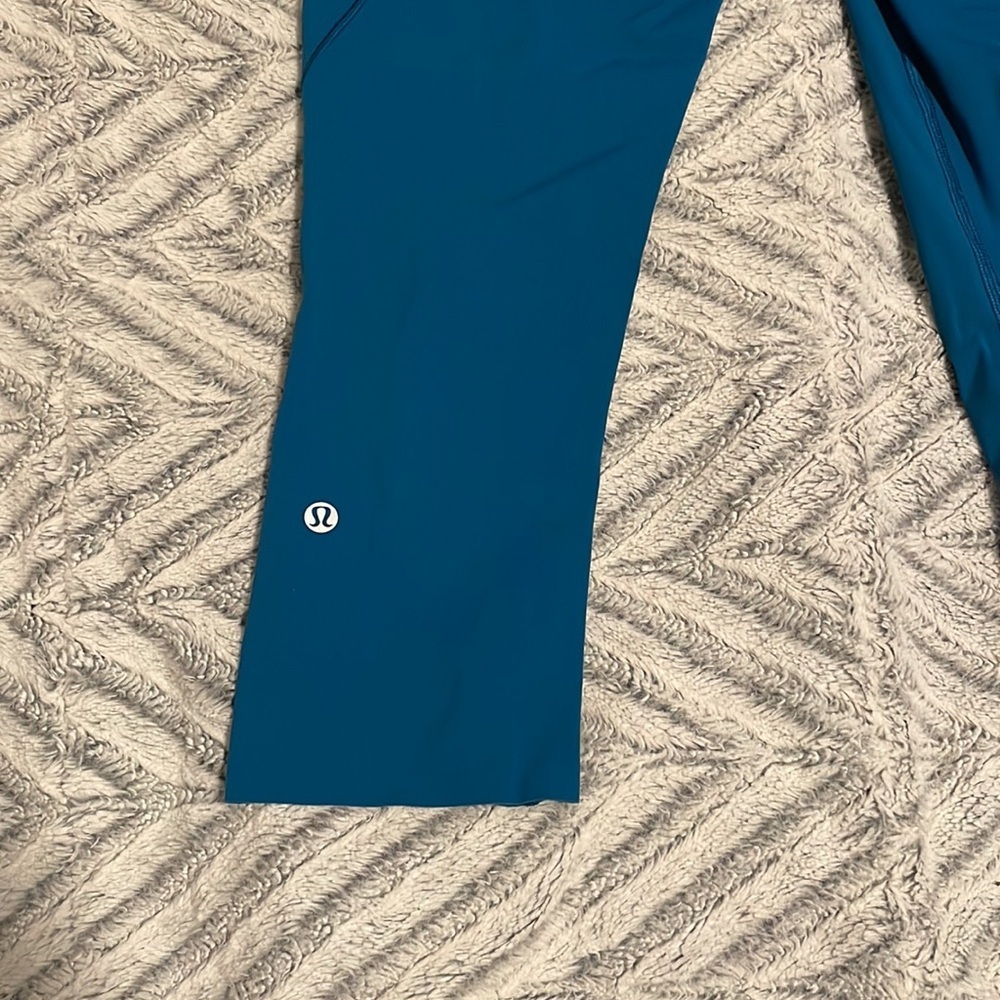 Lululemon Fast Free HR Crop 19"L Reflective Size 6 Blue Lagoon leggings - Picture 6 of 12